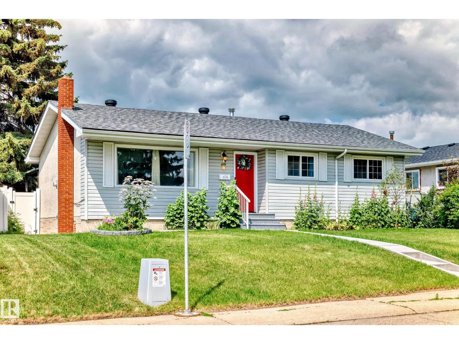 House for rent: 6308 144a Av Nw, Edmonton, Alberta T5A 1S4