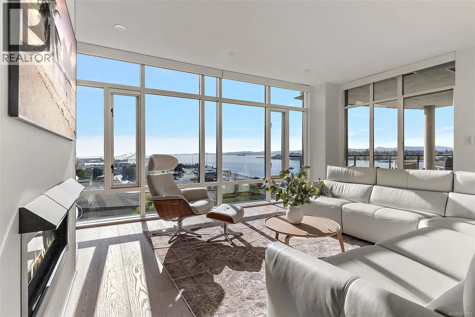 Apartment for rent: 631 21 Dallas Rd, Victoria, British Columbia V8V 4Z9