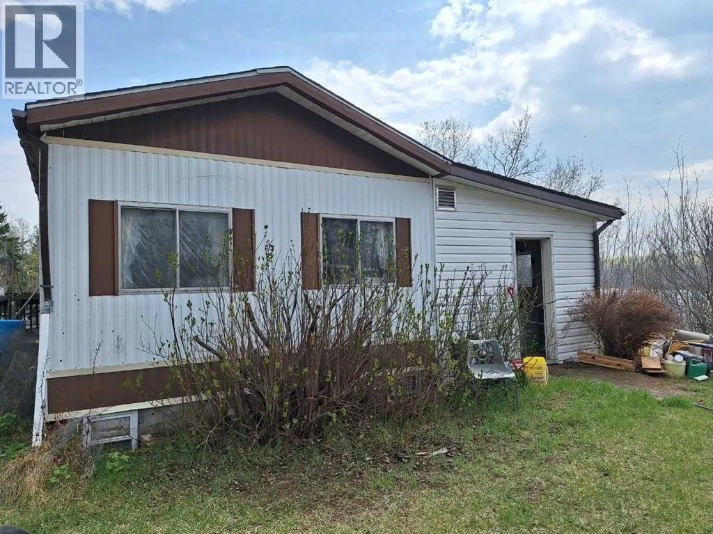 Manufactured Home for rent: 63146 Hwy 867, Rural Lac La Biche County, Alberta T0A 2C0