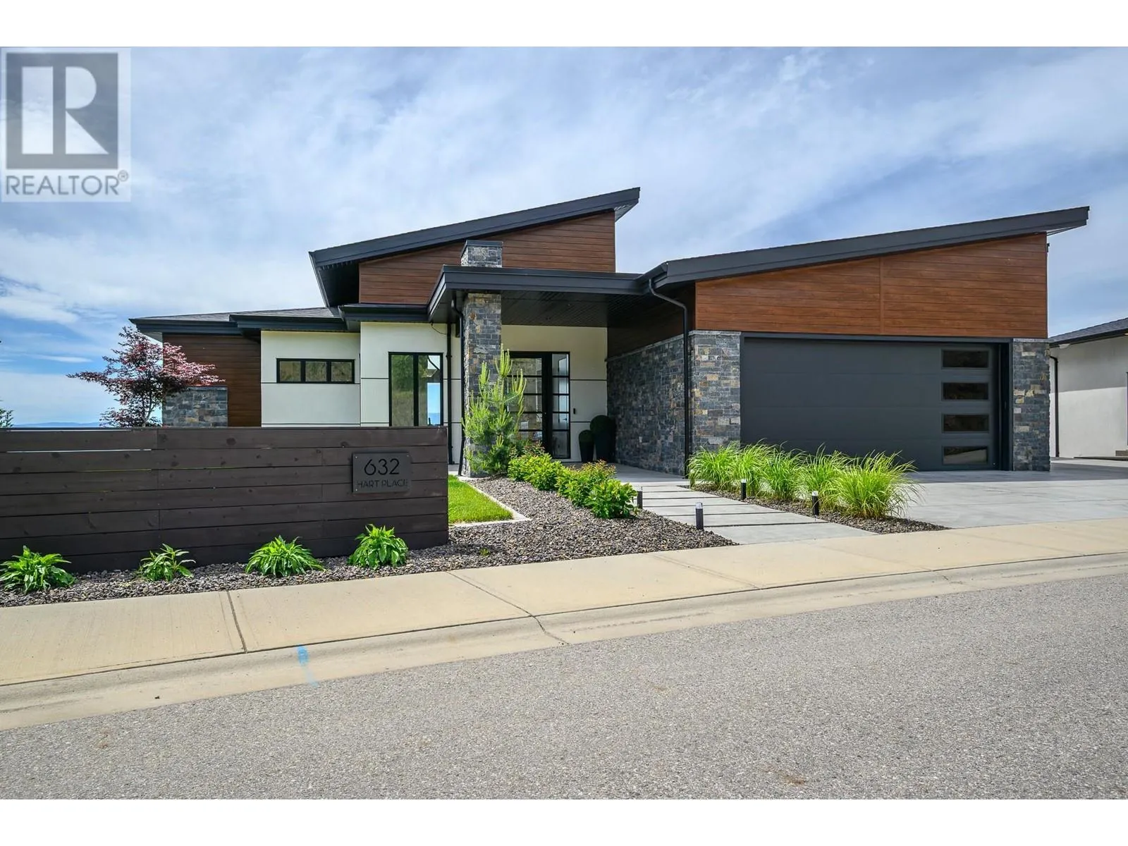 House for rent: 632 Hart Place, Vernon, British Columbia V1B 4B2