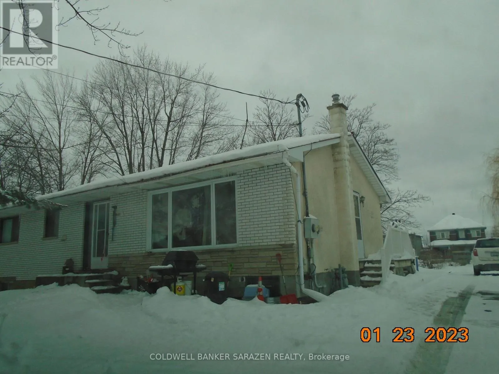 Triplex for rent: 6321 Renaud Road E, Ottawa, Ontario K1W 0J4