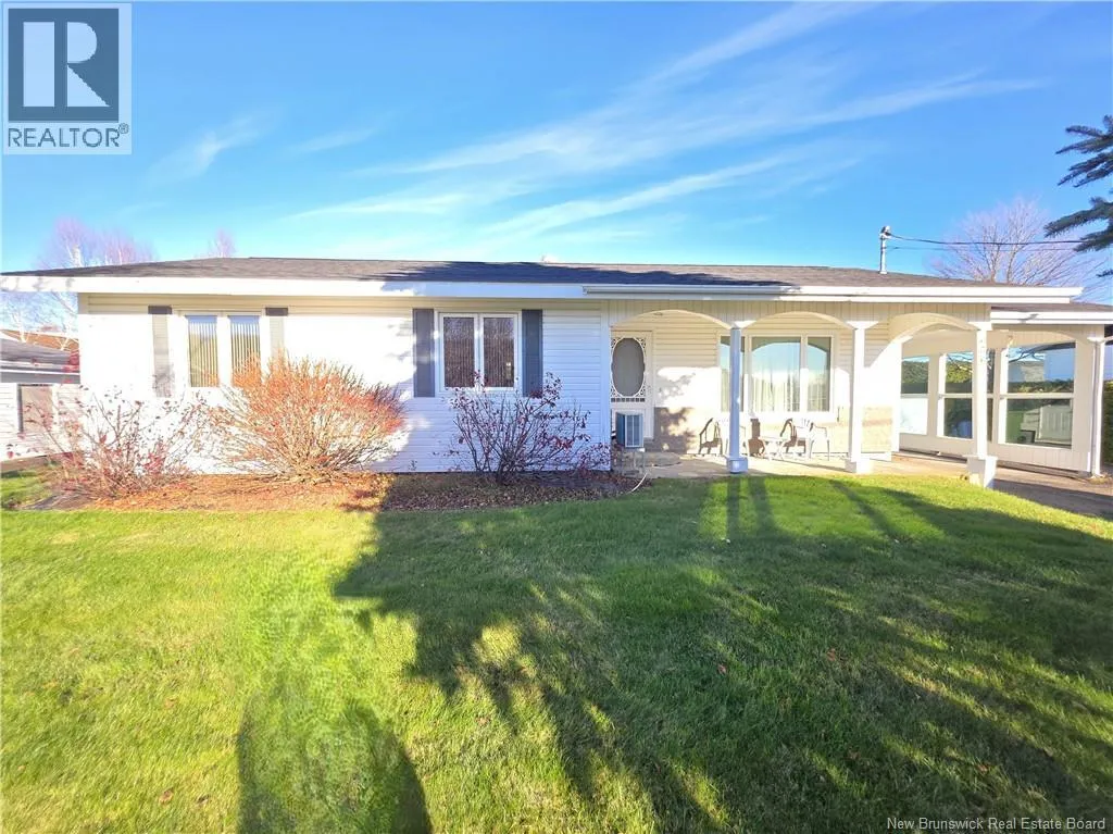 636 3 Ieme Ave, Grand-Sault/Grand Falls, New Brunswick E3Z 1A3