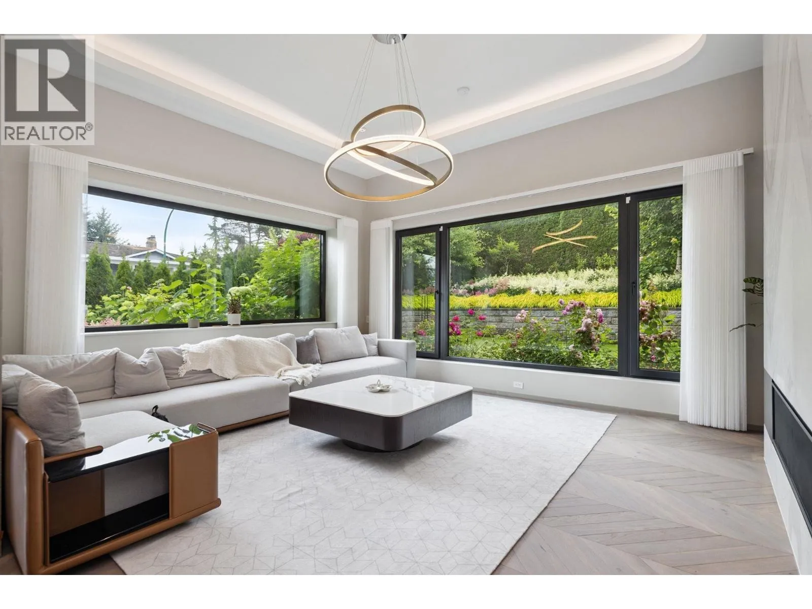 House for rent: 6363 Buckingham Drive, Burnaby, British Columbia V5E 4B5