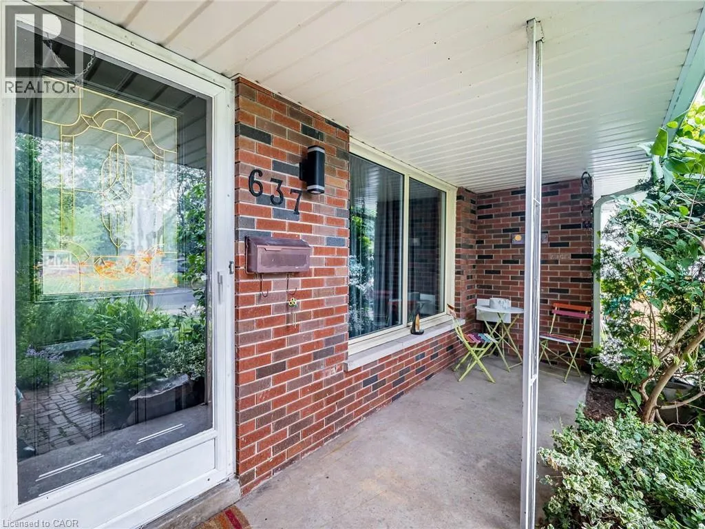 House for rent: 637 Artreva Crescent, Burlington, Ontario L7L 2B8