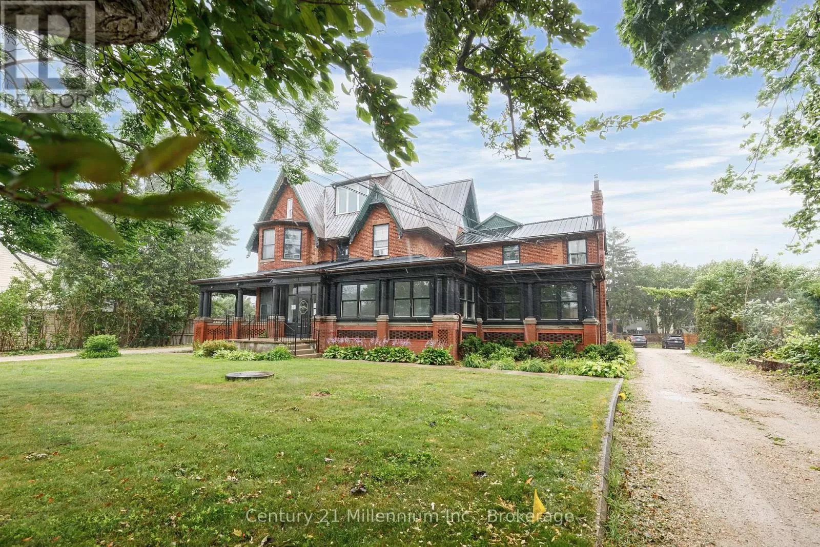 Residential Commercial Mix for rent: 637 Hurontario Street, Collingwood, Ontario L9Y 2N6