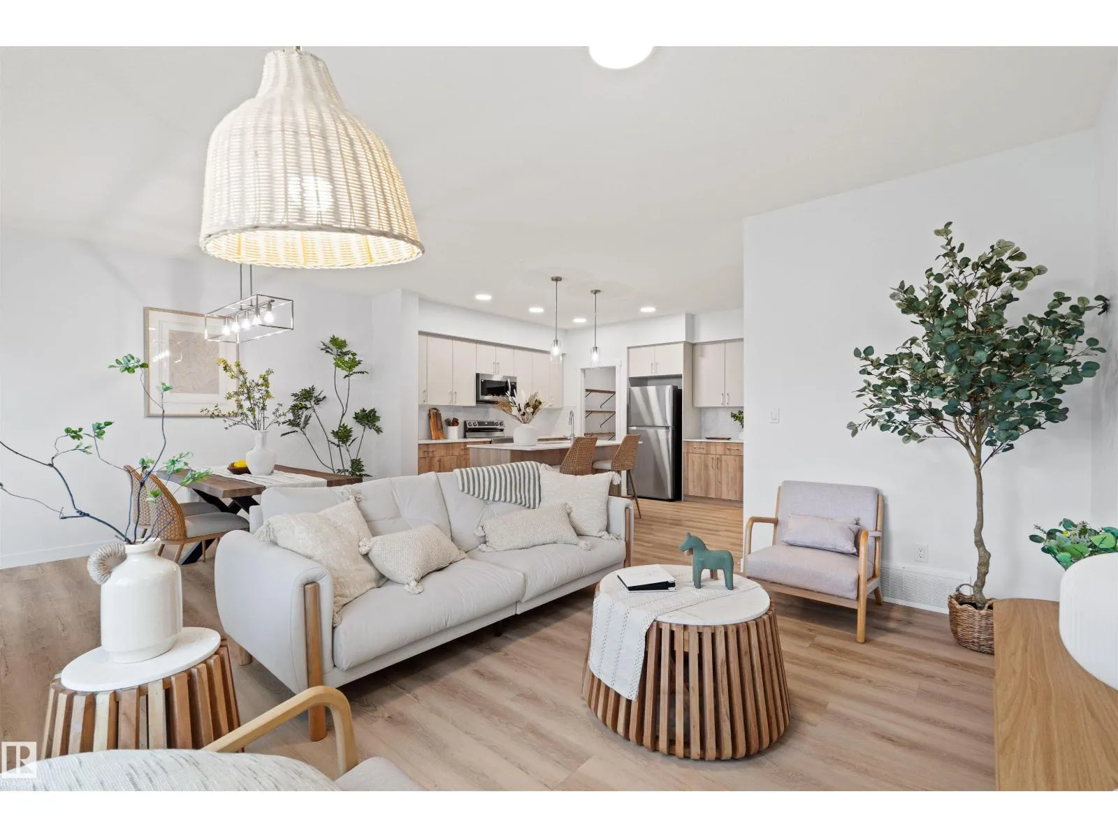 House for rent: 637 Kinglet Bv Nw, Edmonton, Alberta T5S 0S8