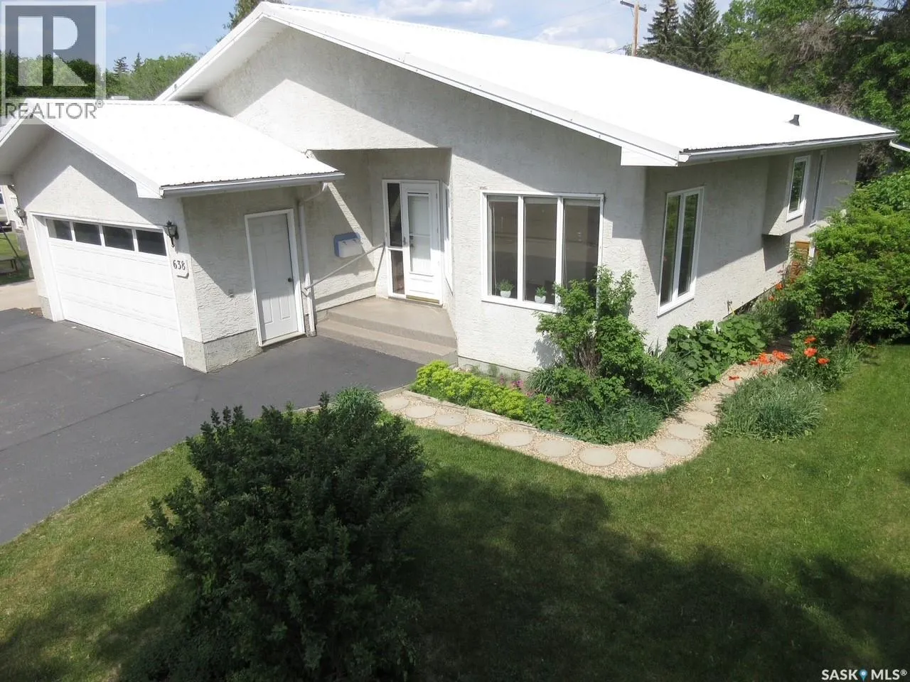 House for rent: 638 King Street, Weyburn, Saskatchewan S4H 0P7