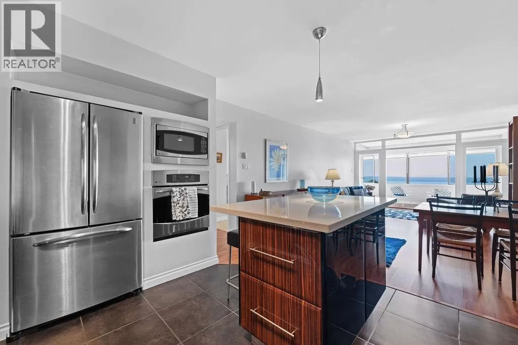 Apartment for rent: 64 2212 Folkestone Way, West Vancouver, British Columbia V7S 2X7