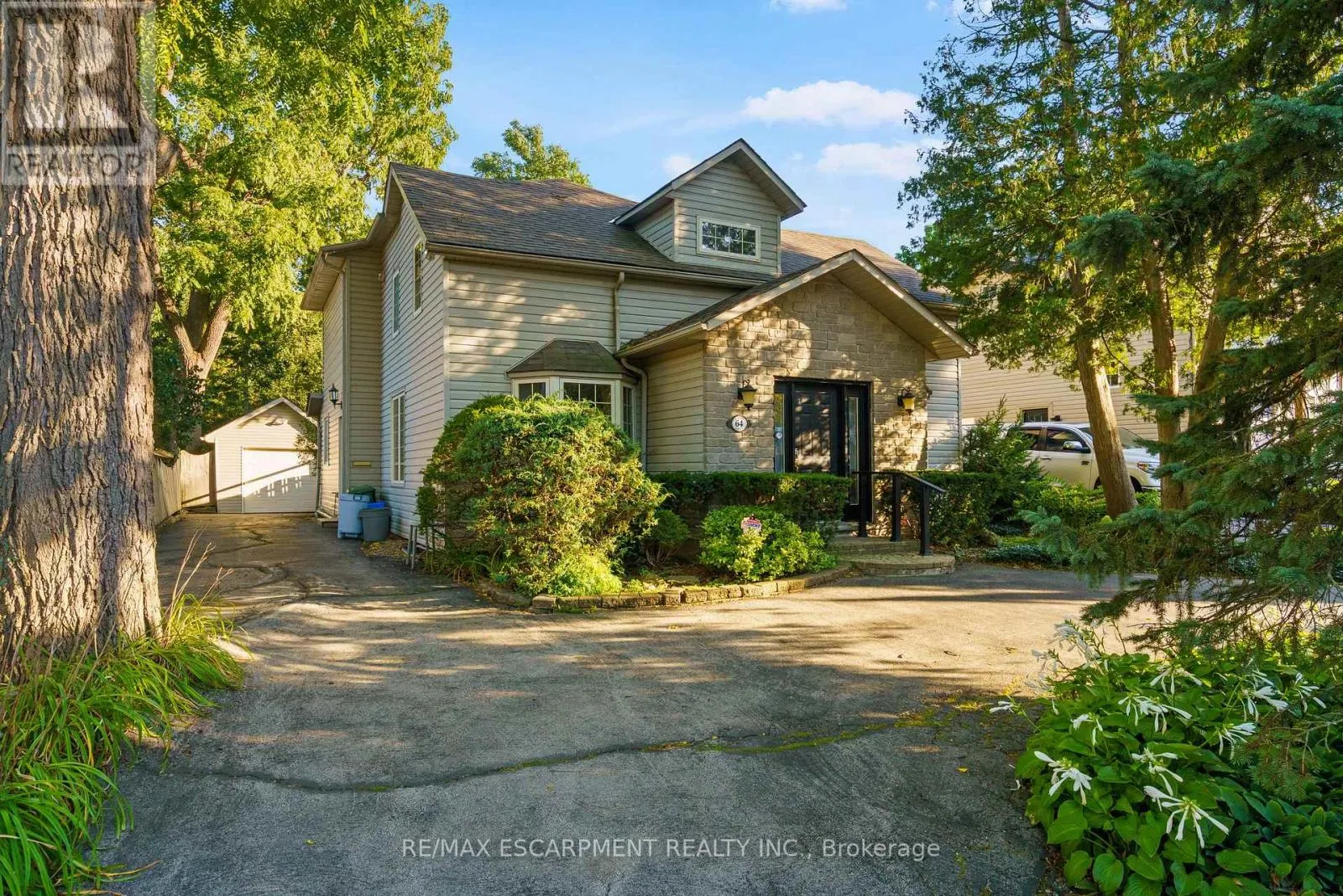 House for rent: 64 Academy Street, Hamilton, Ontario L9G 2Y1