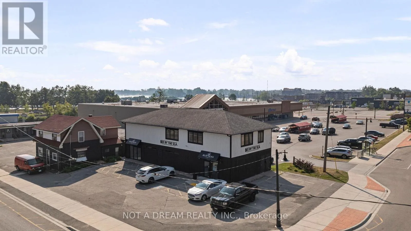 Residential Commercial Mix for rent: 64 Front Street N, Orillia, Ontario L3V 4R8