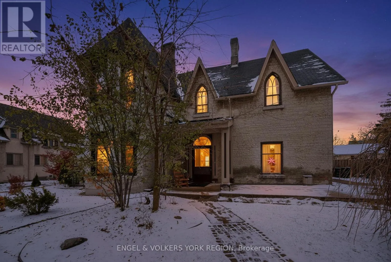 Triplex for rent: 64 High Street, Barrie, Ontario L4N 1W4