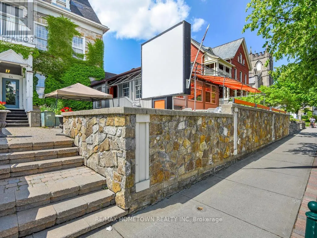 Multi-Family for rent: 64 King Street E, Brockville, Ontario K6V 1B3