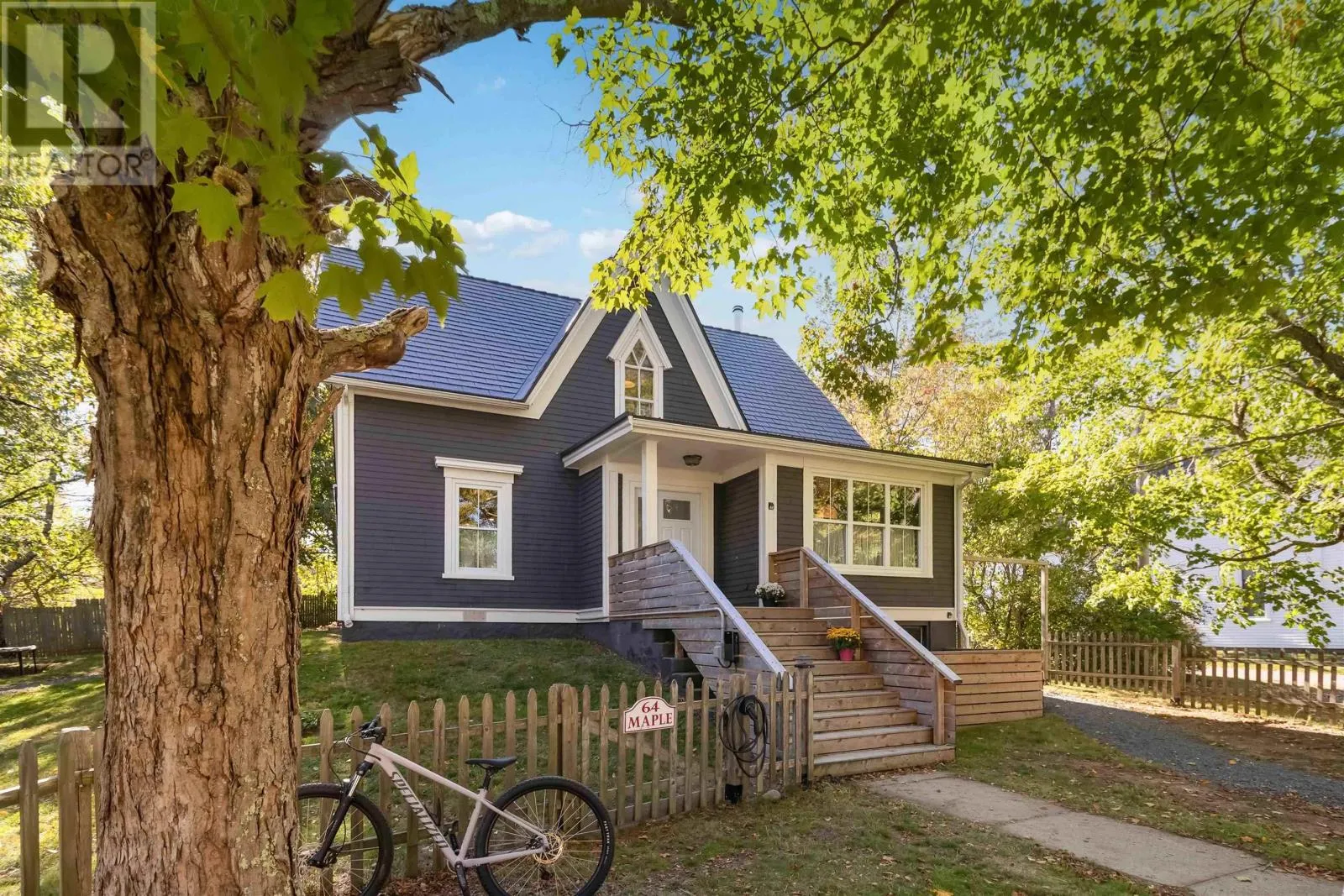 House for rent: 64 Maple Street, Mahone Bay, Nova Scotia B0J 2E0