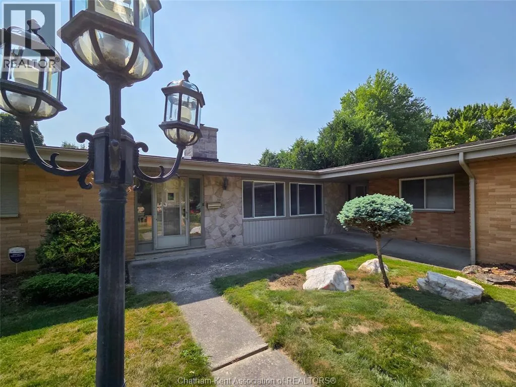 House for rent: 64 Parkwood Drive, Chatham, Ontario N7M 2B2