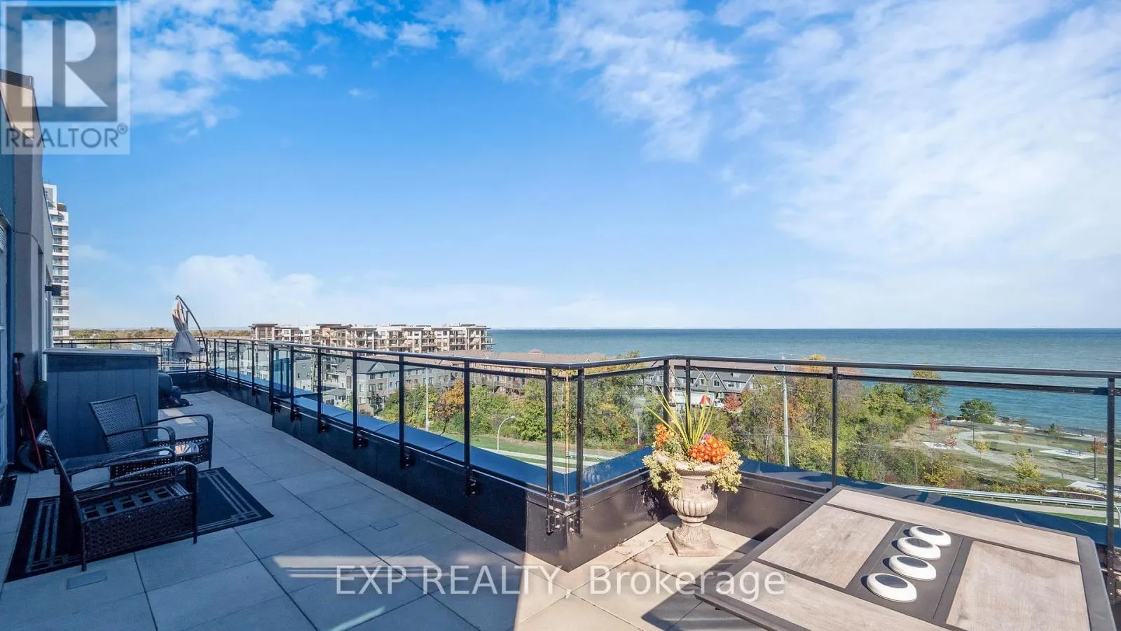 Apartment for rent: 640 - 16 Concord Place, Grimsby, Ontario L3M 0J1