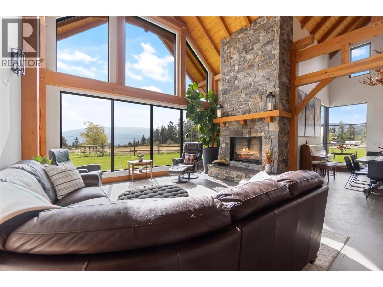 House for rent: 6400 Keyes Avenue, Peachland, British Columbia V0H 1X8