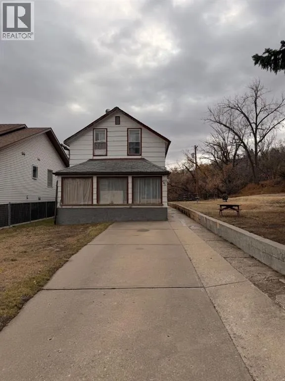 House for rent: 641 7 Street Se, Medicine Hat, Alberta T1A 1K5