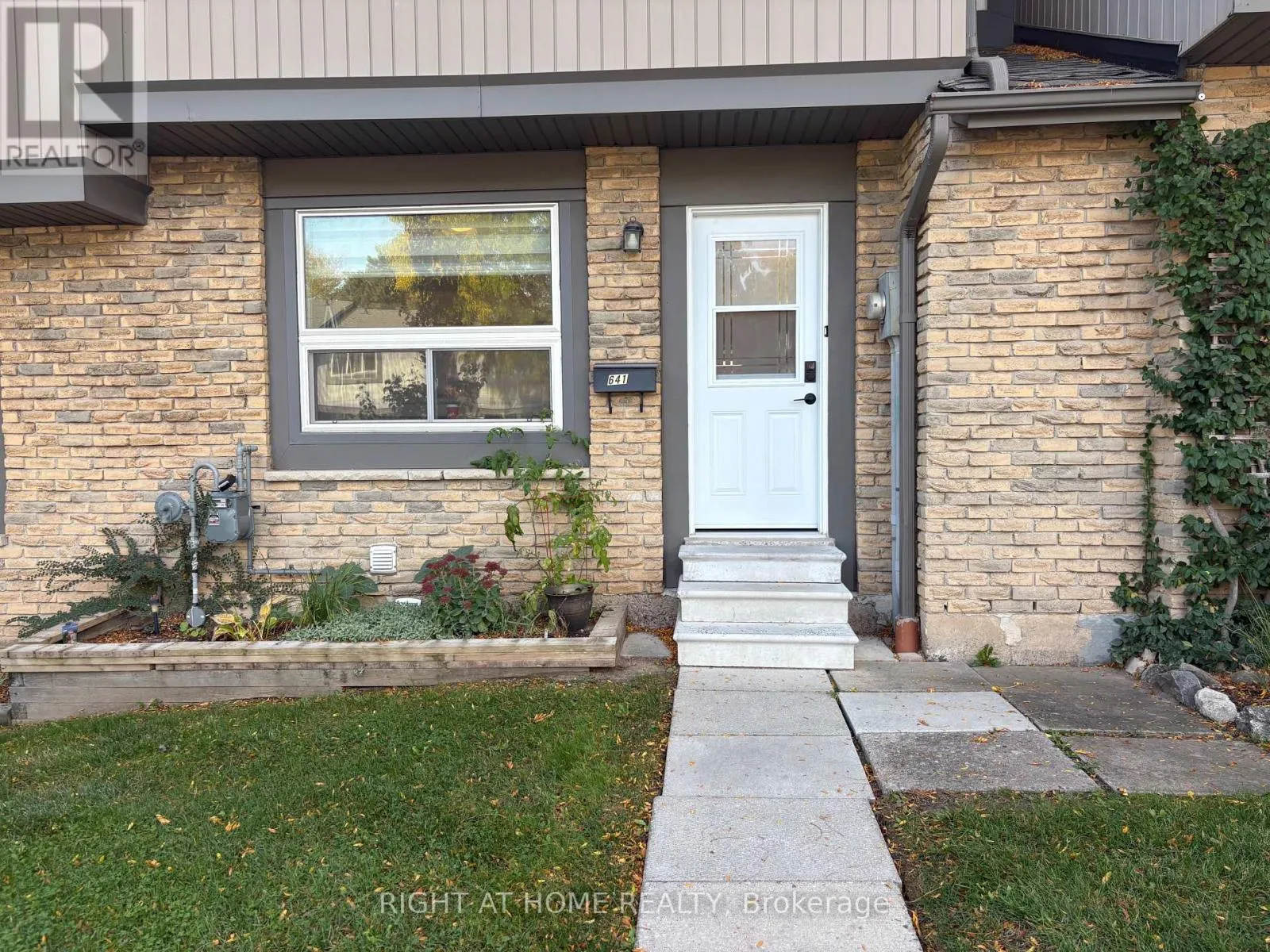 Row / Townhouse for rent: 641 Woodward Avenue, Milton, Ontario L9T 3K4