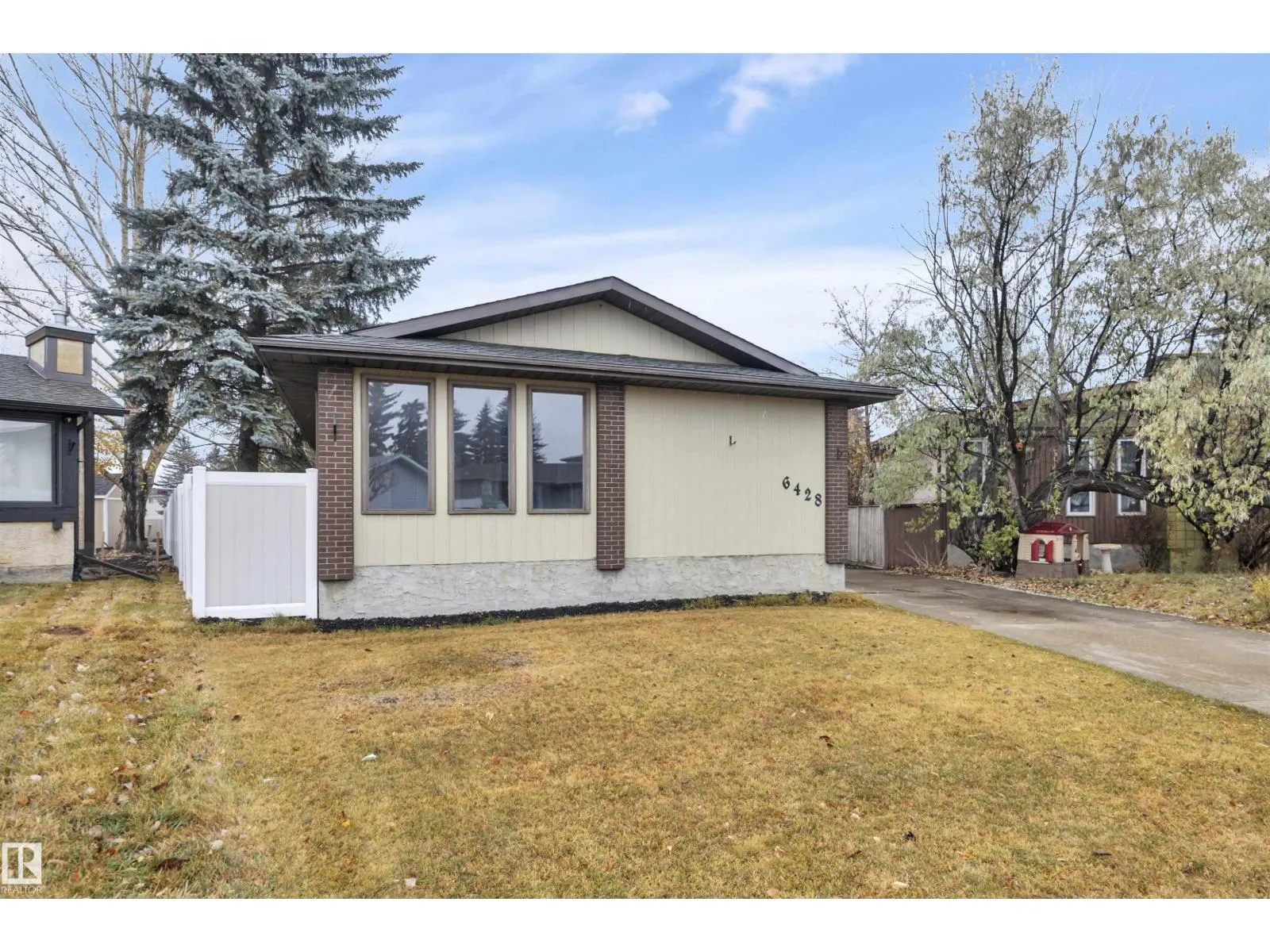 House for rent: 6428 15 Av Nw, Edmonton, Alberta T6L 1S6