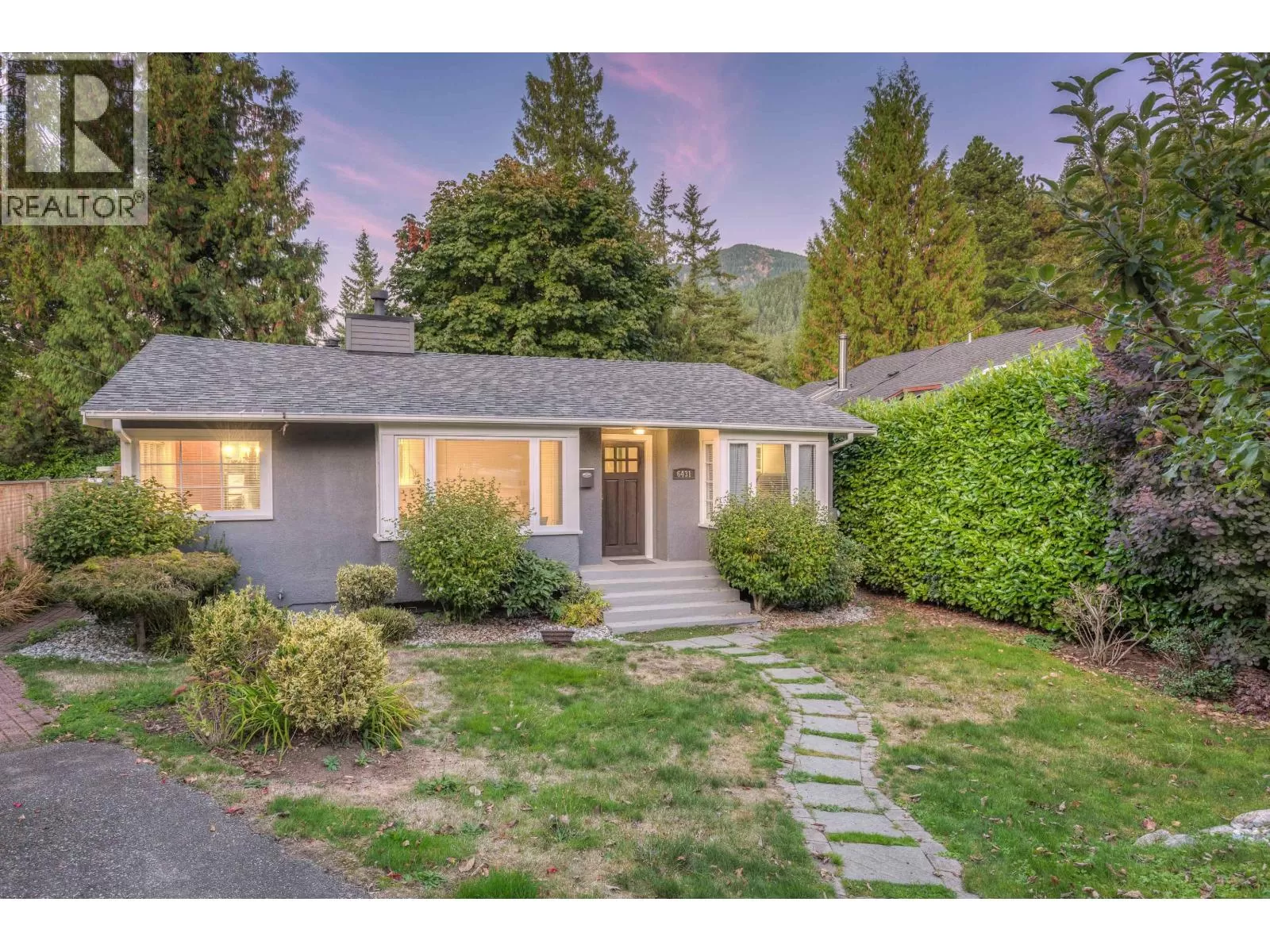 House for rent: 6431 Rosebery Avenue, West Vancouver, British Columbia V7W 2C5