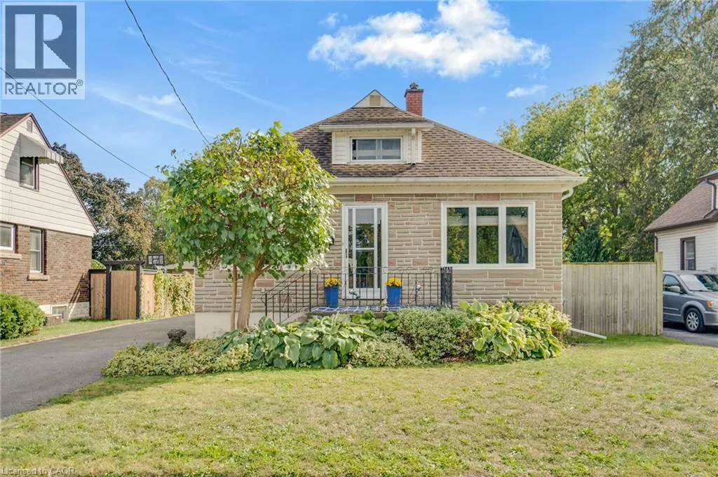 House for rent: 6440 Crawford Street, Niagara Falls, Ontario L2E 5Z2