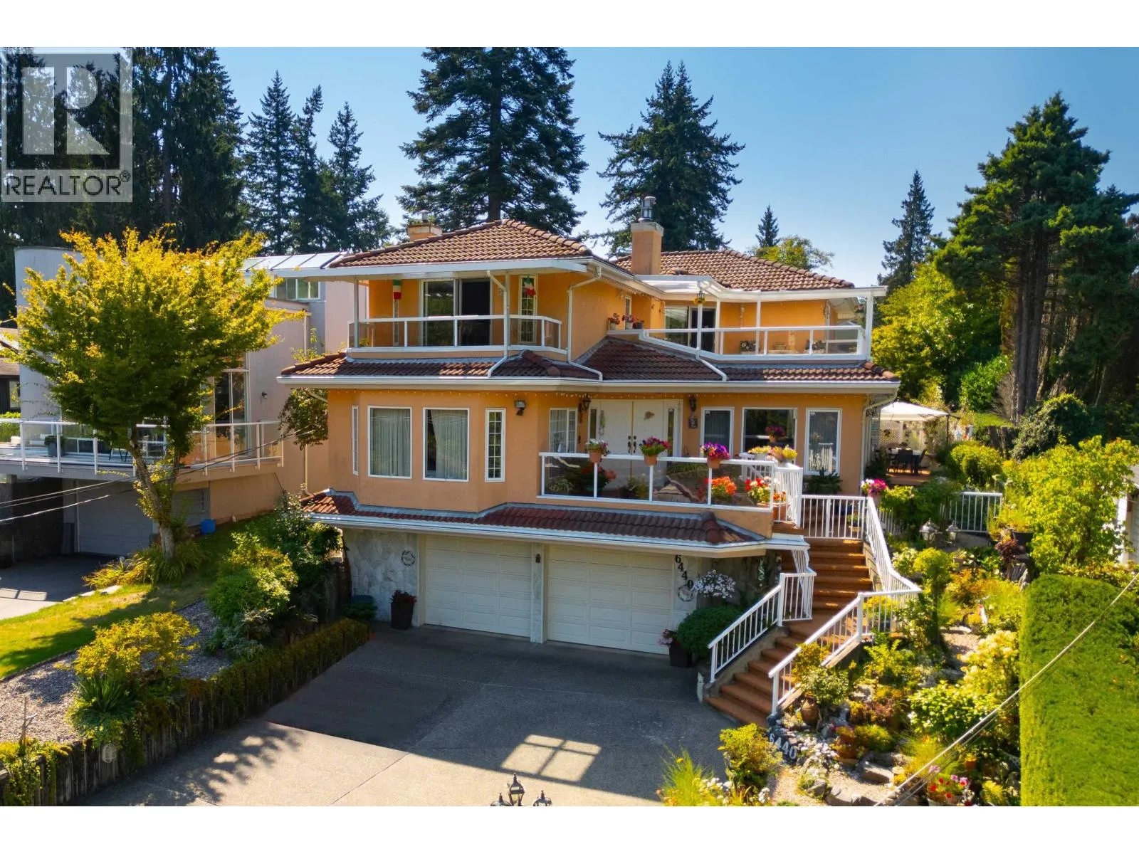 House for rent: 6440 Rosebery Avenue, West Vancouver, British Columbia V7W 2C6