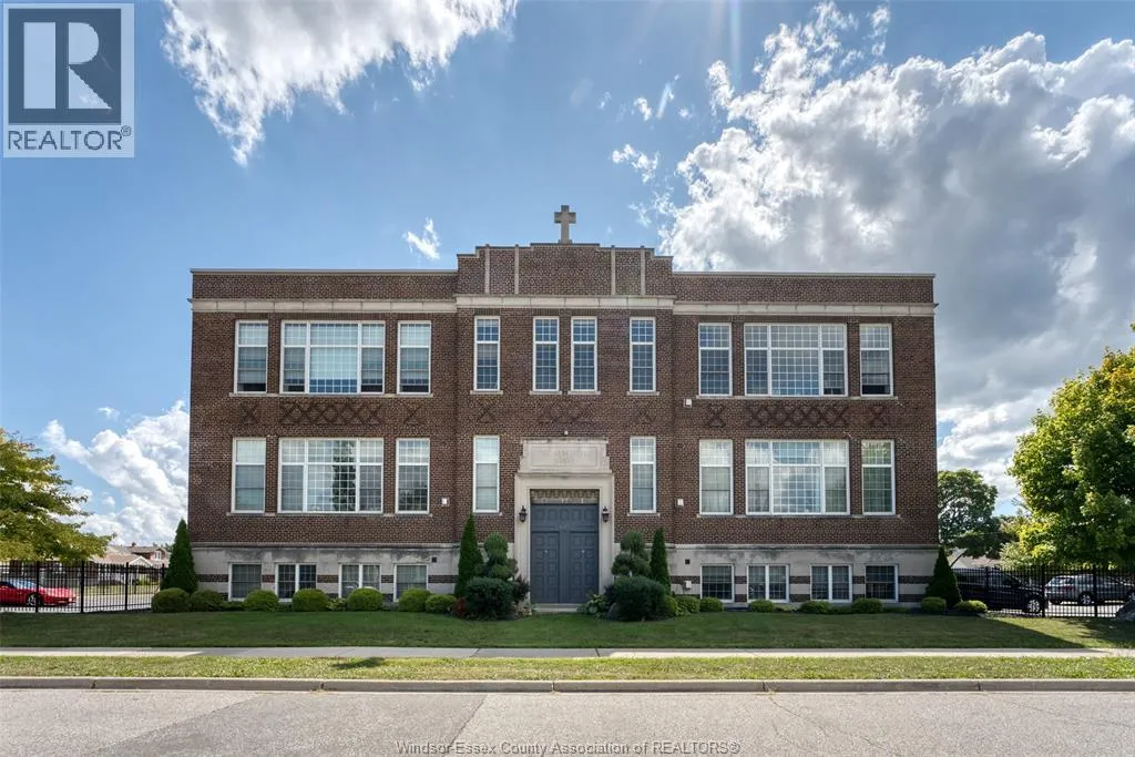 Apartment for rent: 647 Irvine Unit# 305, Windsor, Ontario N8X 2T4