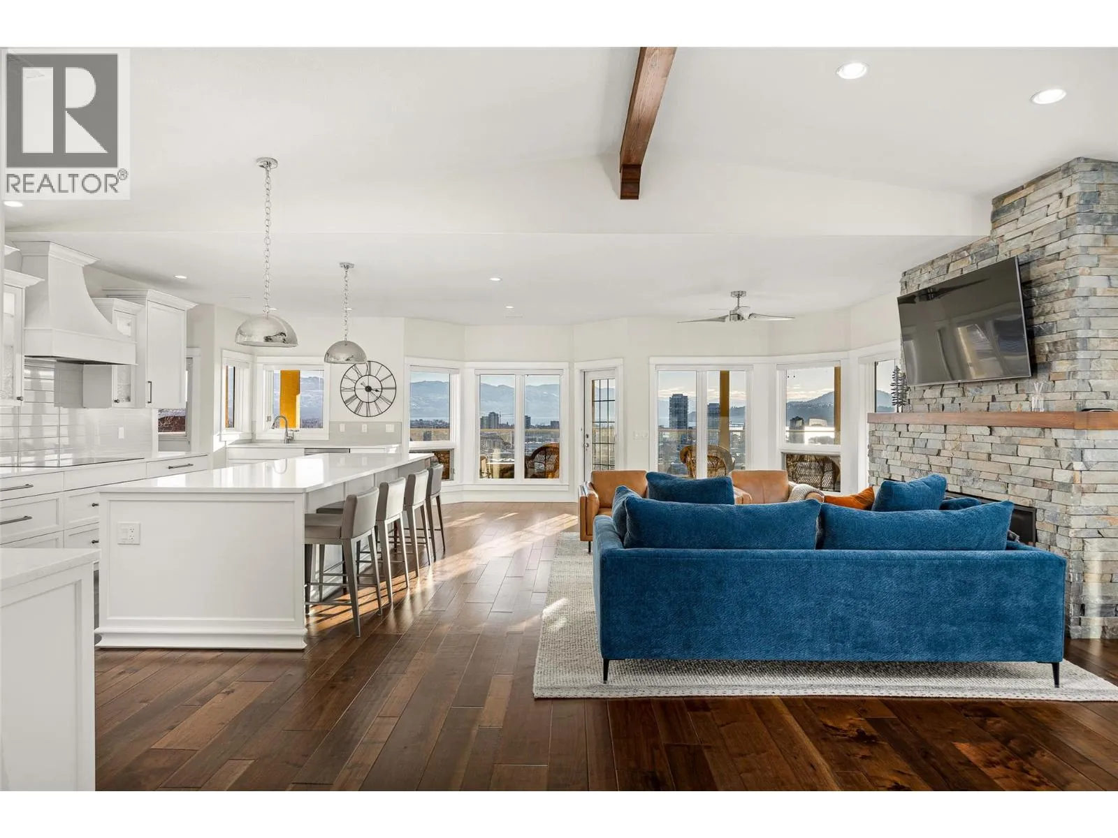 House for rent: 647 Royal Pine Drive, Kelowna, British Columbia V1Y 9K5