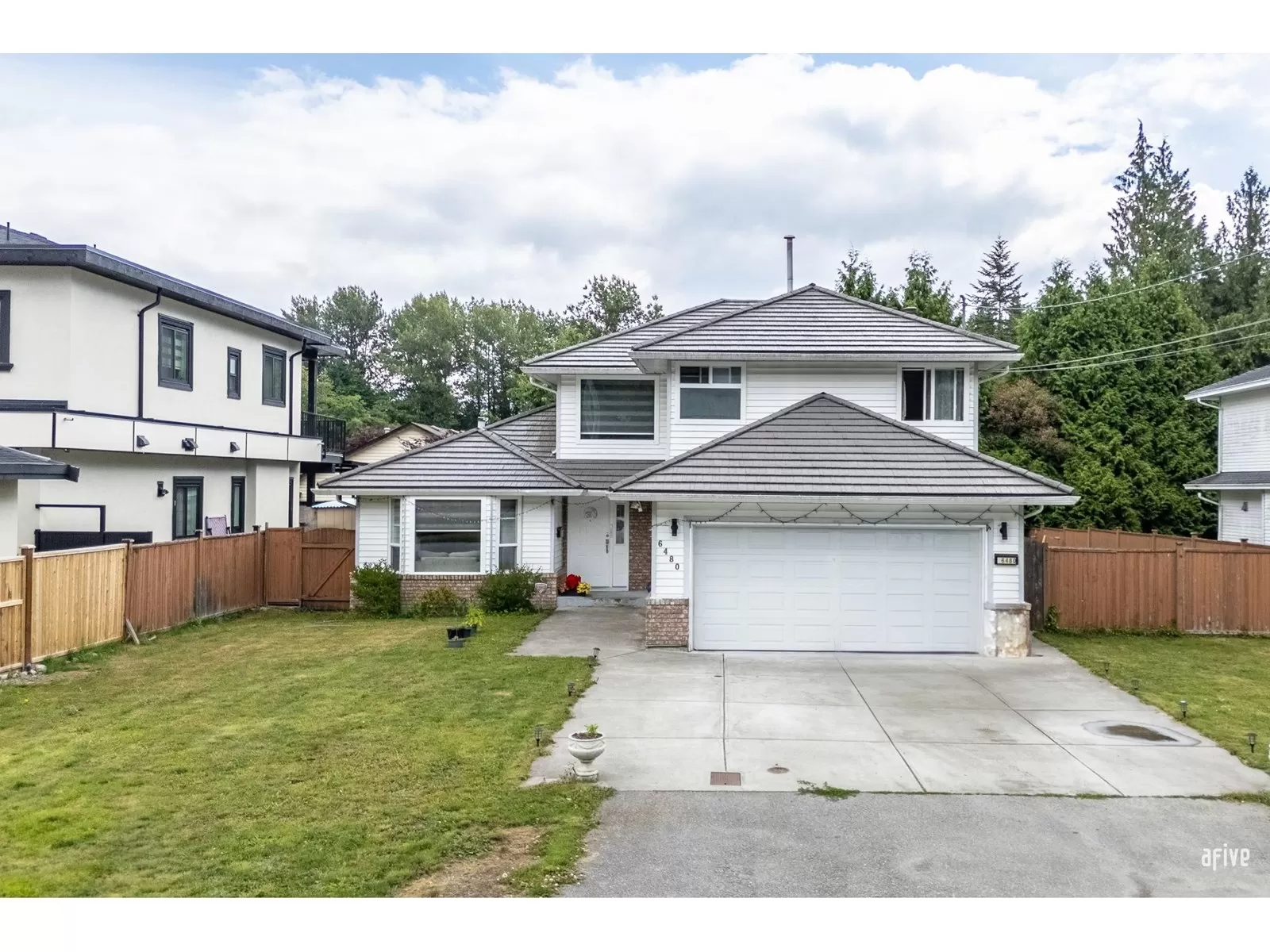 House for rent: 6480 138 Street, Surrey, British Columbia V3W 5G6