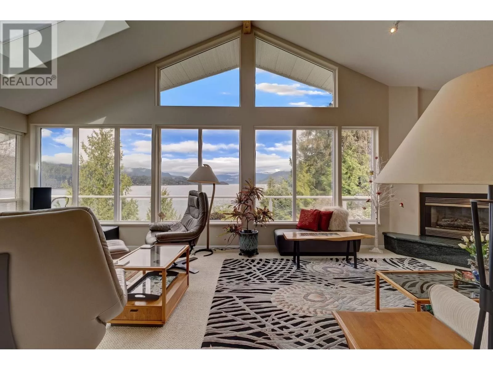 House for rent: 6484 N Gale Avenue, Sechelt, British Columbia V7Z 0L1