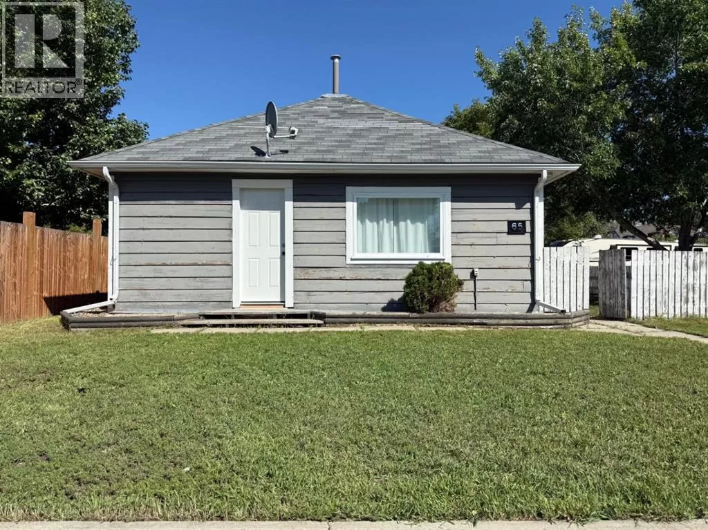 House for rent: 65 Amherst Street, Irvine, Alberta T0J 1V0