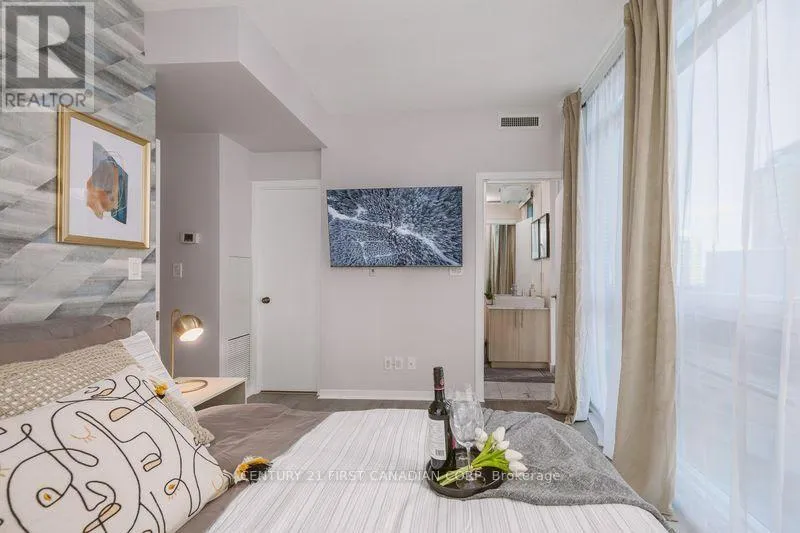 Apartment for rent: 65 Bremner Boulevard, Toronto, Ontario M5J 0A7