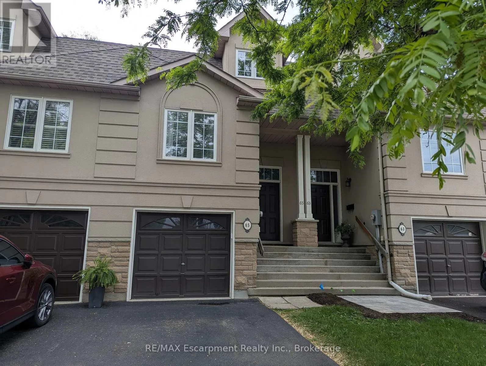 Row / Townhouse for rent: 65 Fairwood Place, Burlington, Ontario L7T 1E4