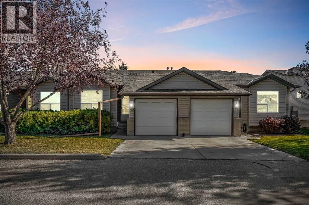 Row / Townhouse for rent: 65 Tararidge Circle Ne, Calgary, Alberta T3J 3W4