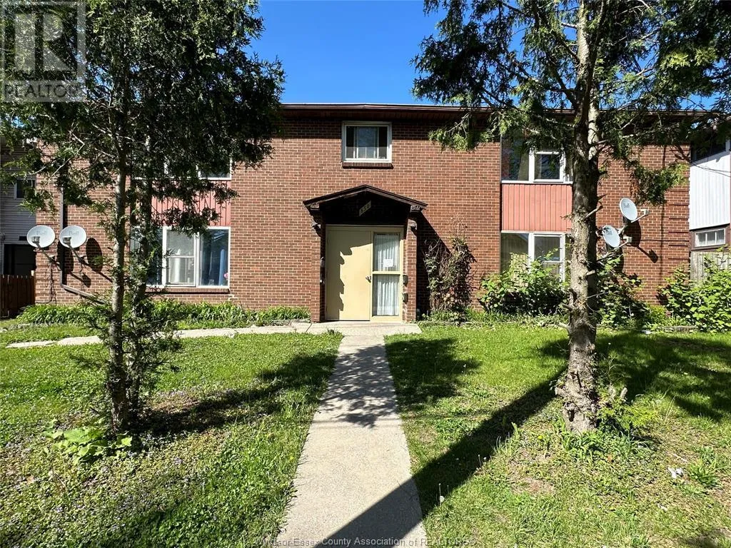 Fourplex for rent: 650 Brock Street, Windsor, Ontario N9C 2T2