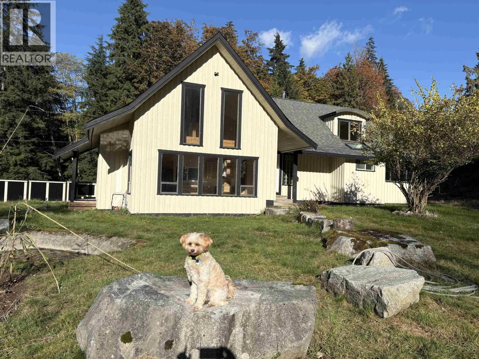 House for rent: 650a Dulcie Road, Gambier Island, British Columbia V0N 1V0