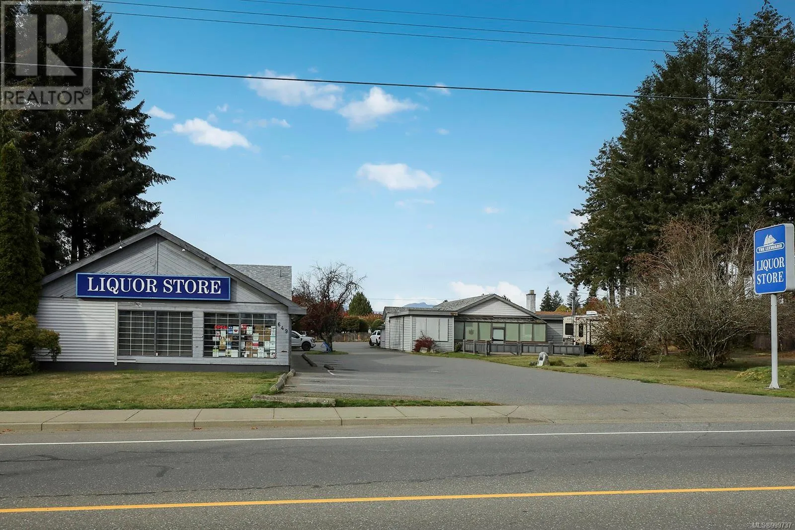 Retail for rent: 651 Anderton Rd, Comox, British Columbia V9M 2J1
