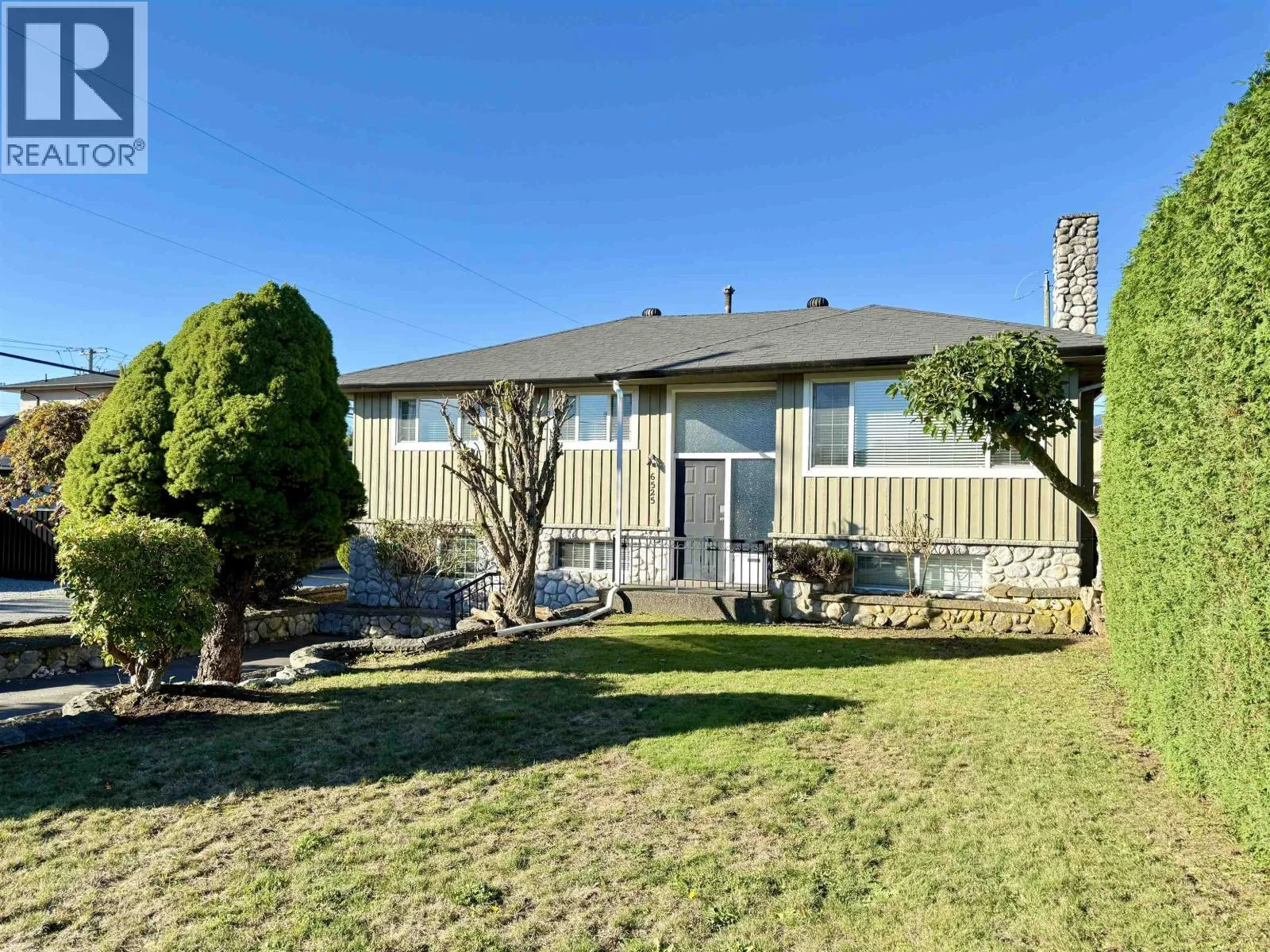 House for rent: 6525 Carnegie Street, Burnaby, British Columbia V5B 1Y2