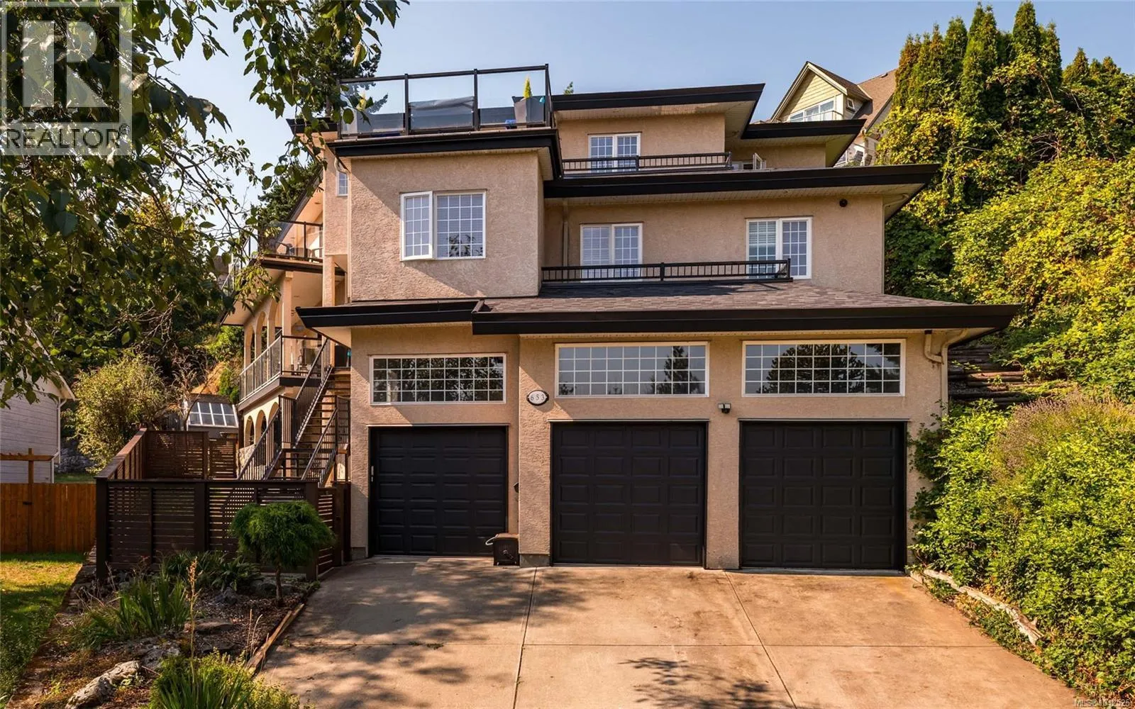 House for rent: 653 Cairndale Rd, Colwood, British Columbia V9C 3M7