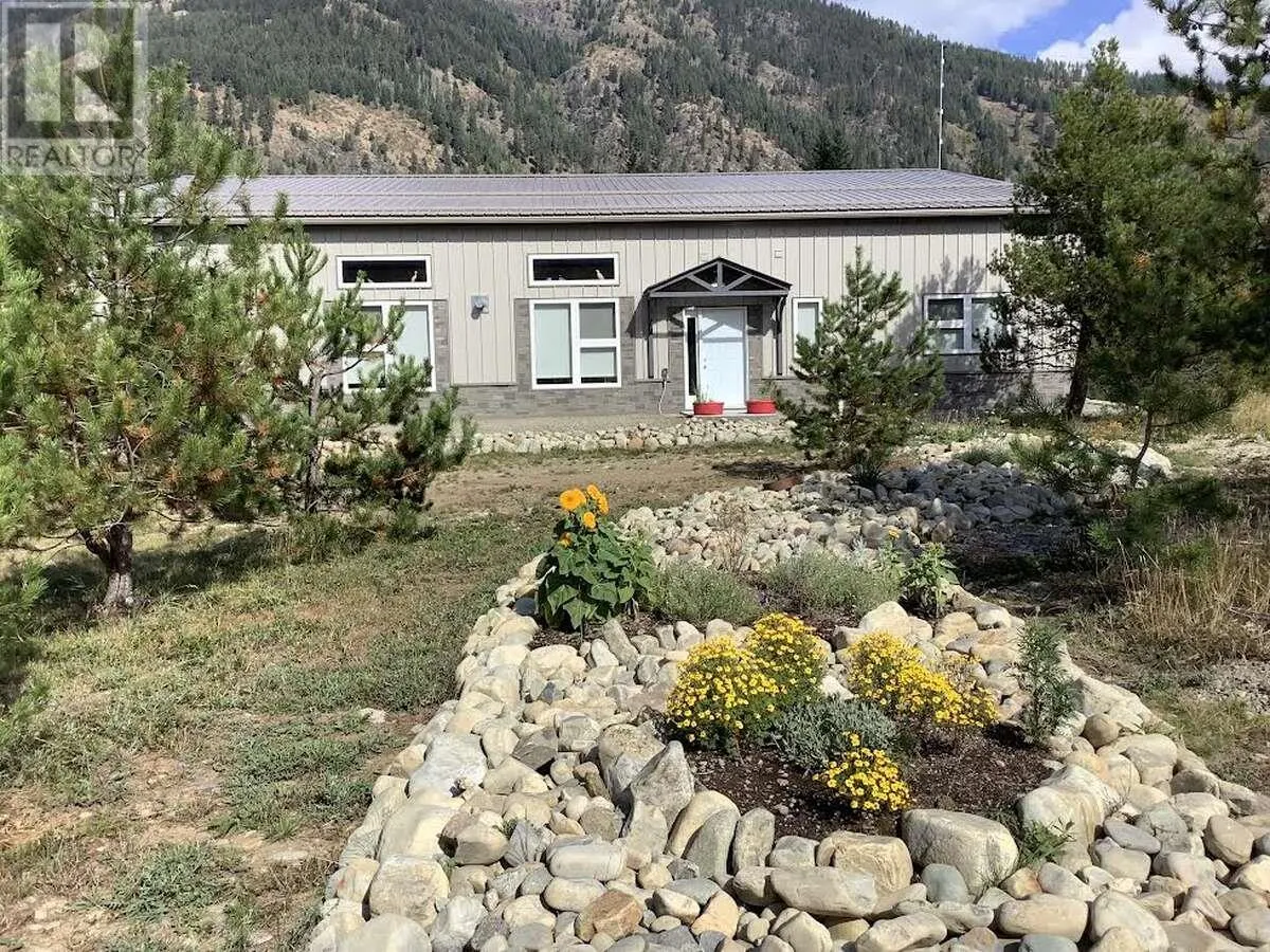 House for rent: 6530 Kittyhawk Road, Kitchener, British Columbia V2B 1W0