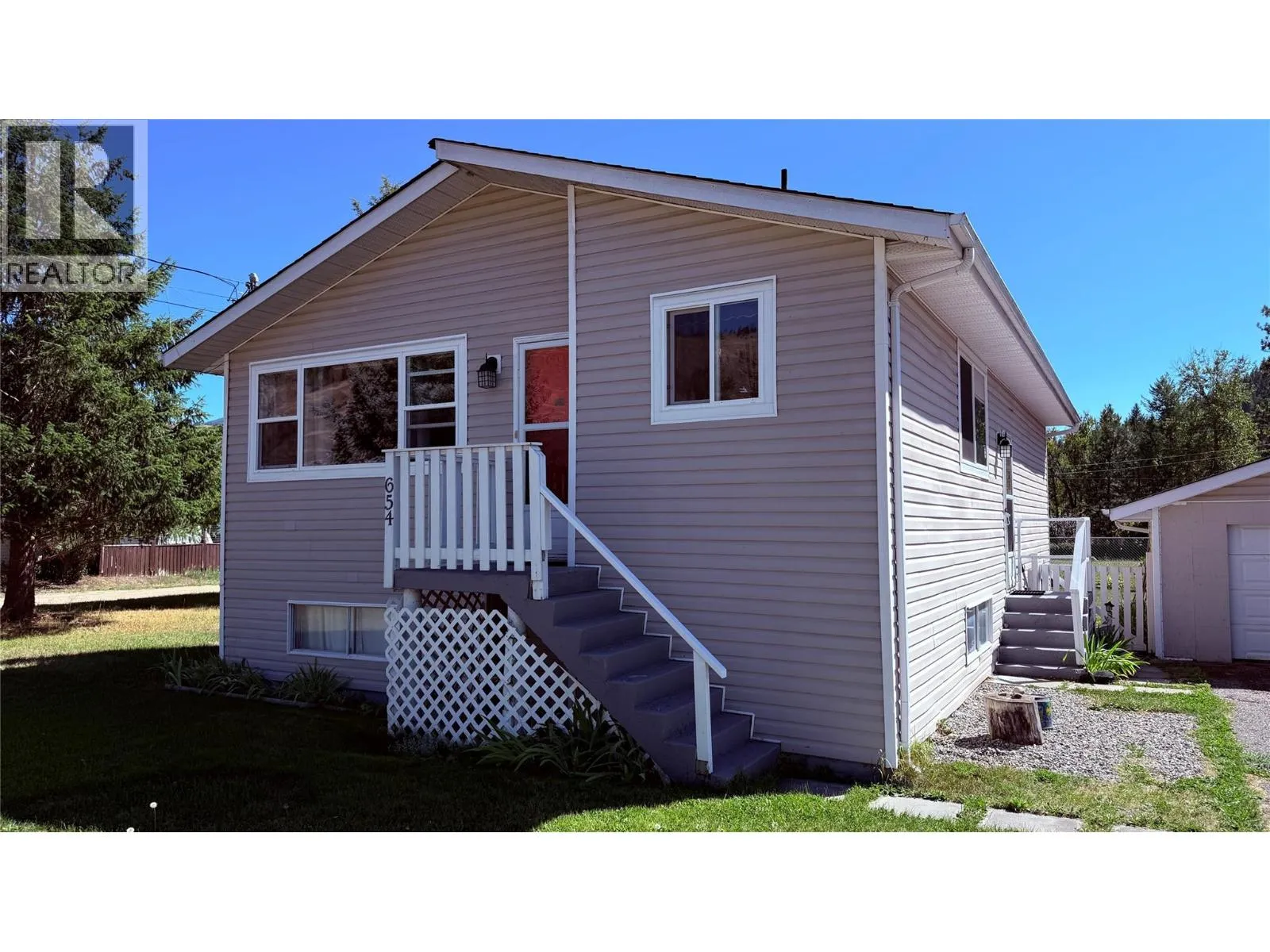 House for rent: 654 Sixth Avenue, Midway, British Columbia V0H 1M0