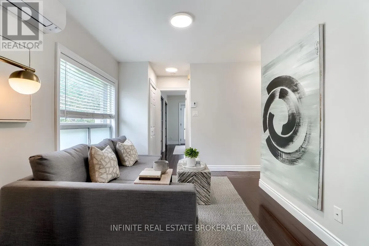 House for rent: 655 Coxwell Avenue, Toronto, Ontario M4C 3B8