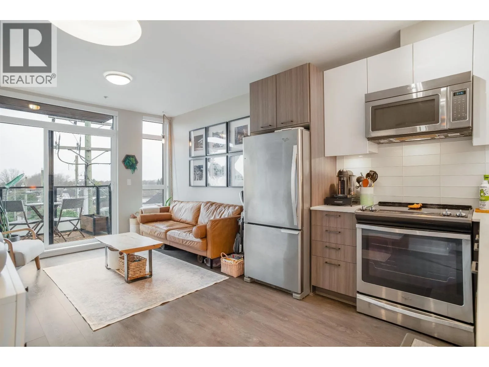 Apartment for rent: 6555 Victoria Dr, Vancouver, British Columbia V5P 3X9