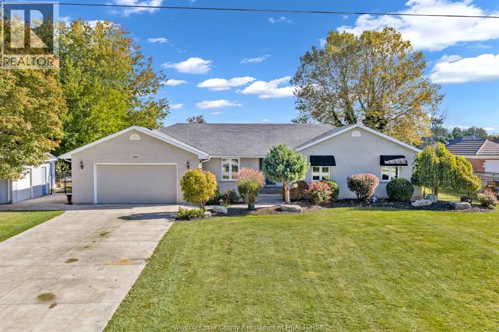 House for rent: 656 Markham, Lakeshore, Ontario N0P 2L0