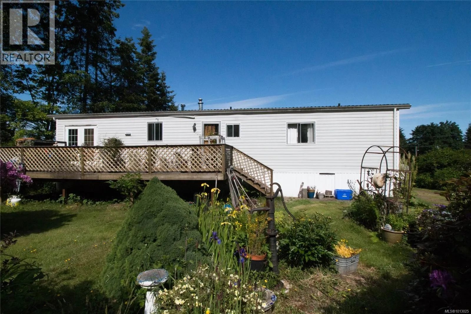 Manufactured Home for rent: 6573 Mystery Beach Rd, Fanny Bay, British Columbia V0R 1W0