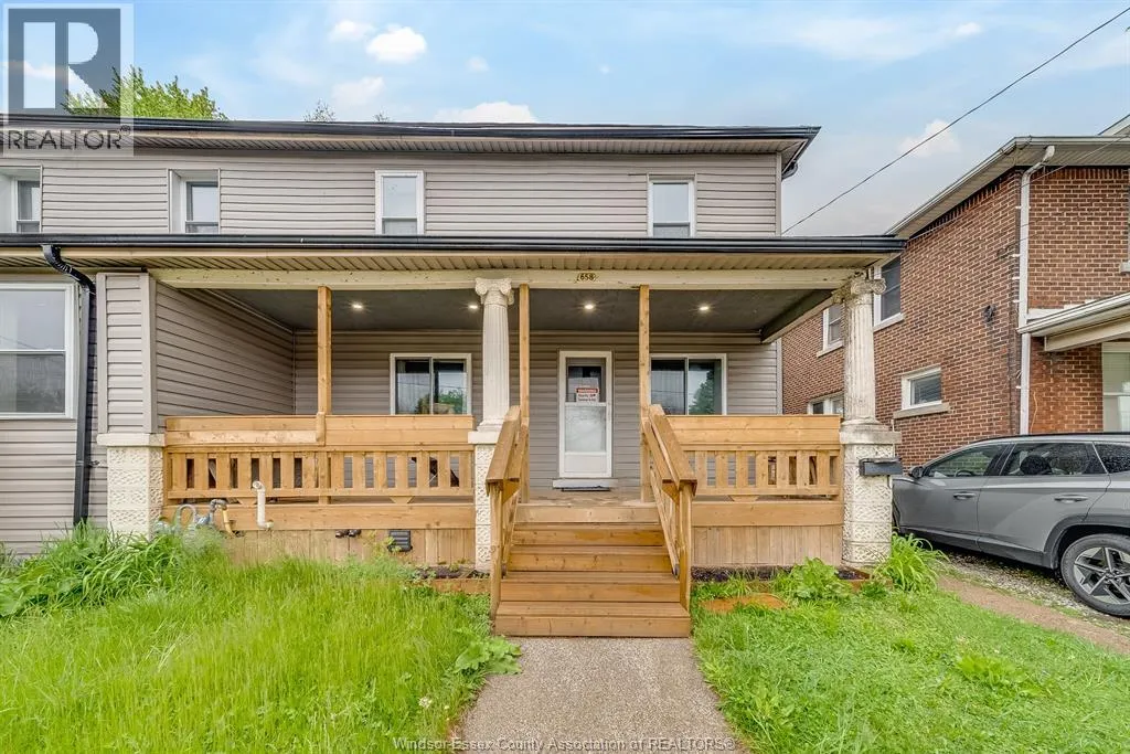 658 Tournier, Windsor, Ontario N9C 3H2