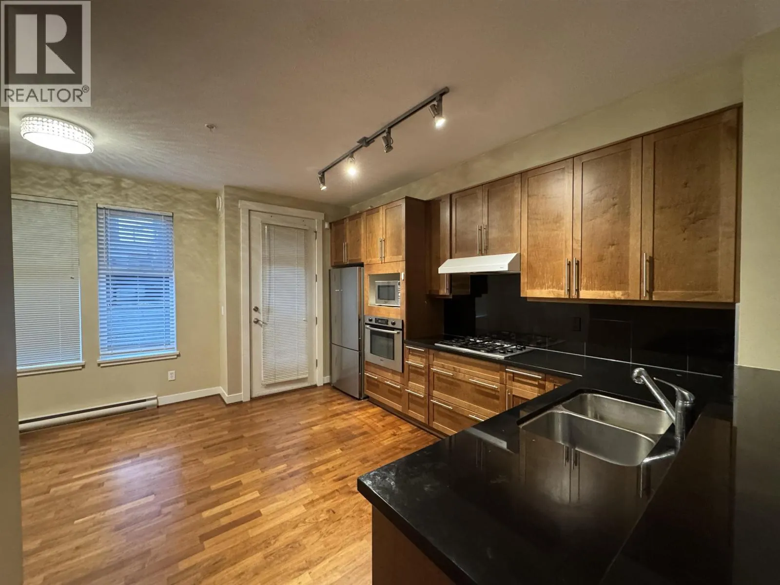 Row / Townhouse for rent: 65xx Arbutus Street, Vancouver, British Columbia V6P 5S5