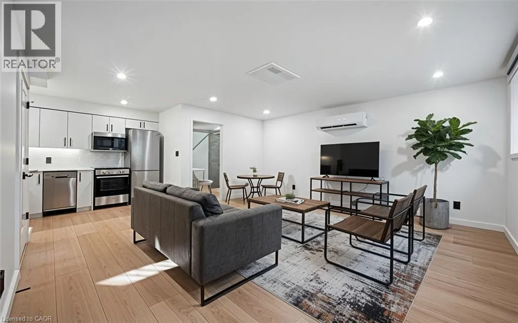 Apartment for rent: 66 Union Street Unit# 4, Waterloo, Ontario N2J 1B9