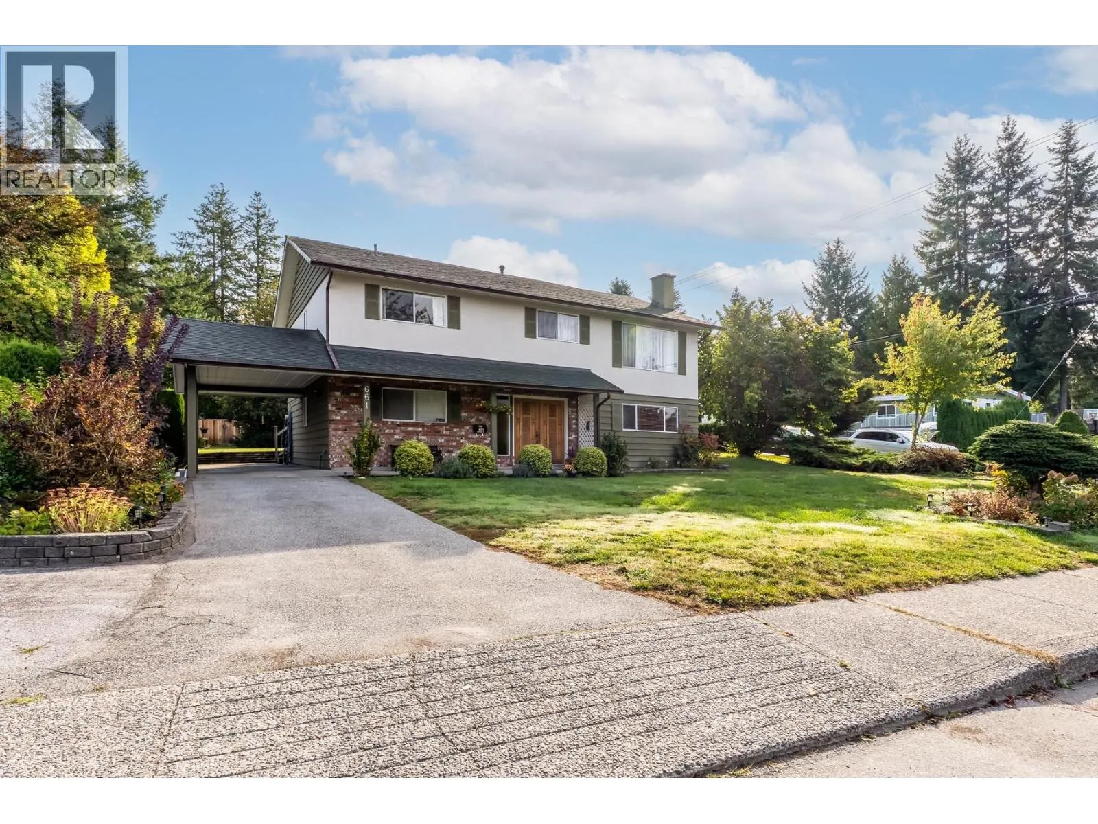 House for rent: 661 Cypress Street, Coquitlam, British Columbia V3J 6L3