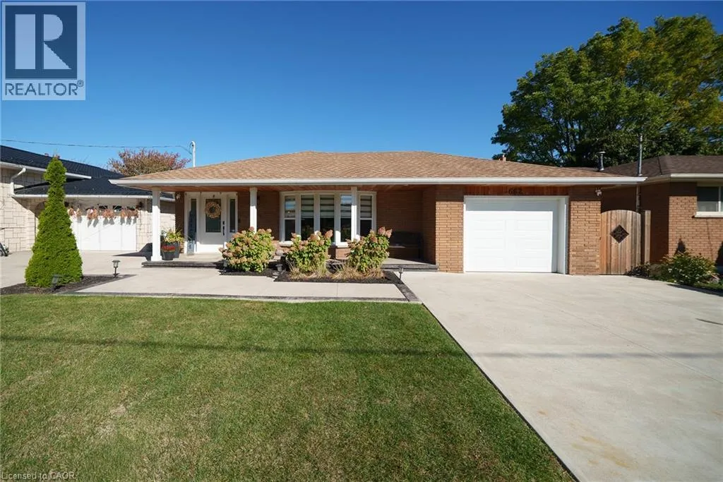 House for rent: 662 Mohawk Road W, Hamilton, Ontario L9C 1X8